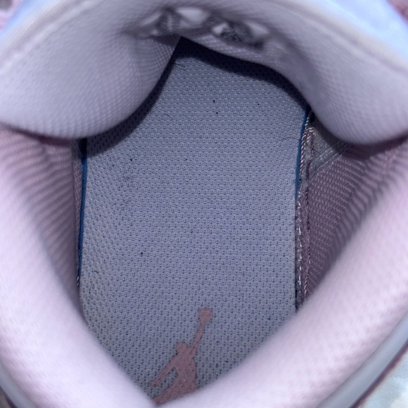 MEN’S Nike Air Jordan 1 Mid SE 'Legend Pink' - Picture 6 of 9